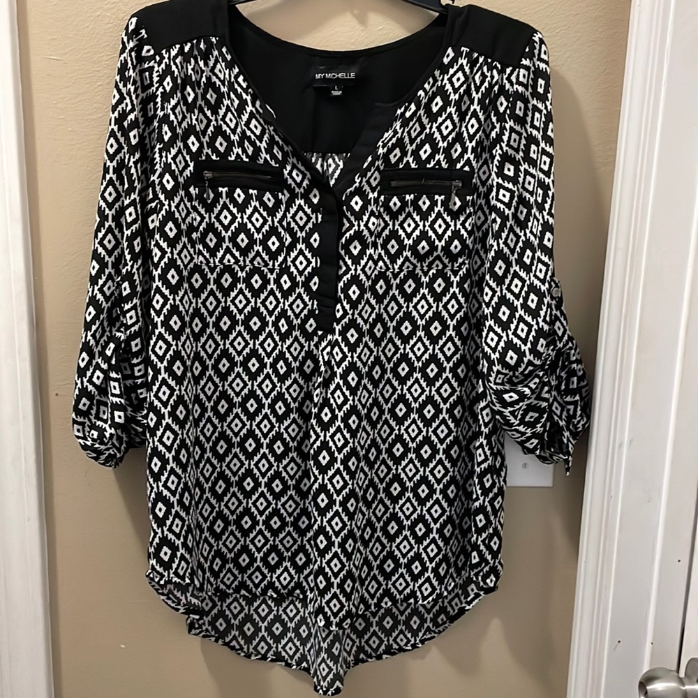 Black and white tunic top